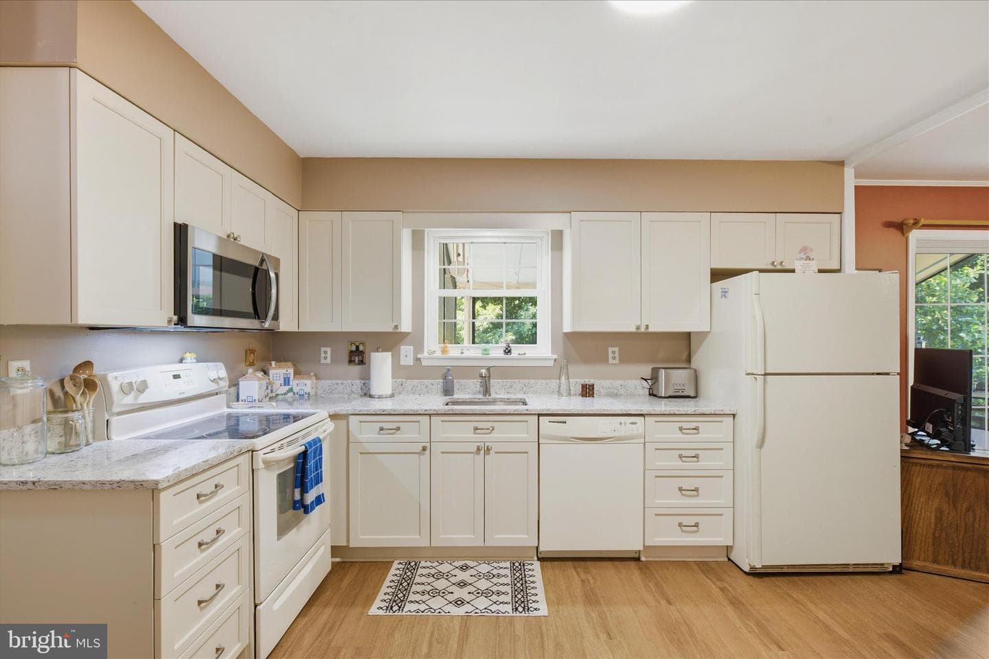 9810 Golden Russet Drive photo 4