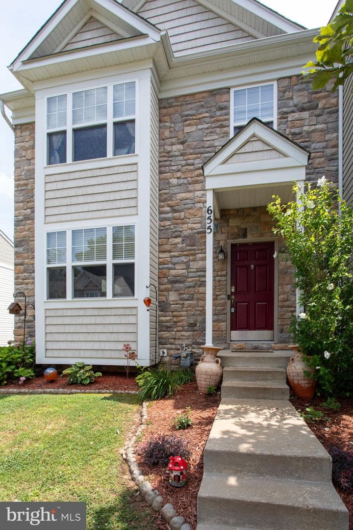 655 Burr Oak Court photo 1