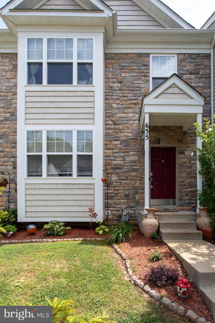 655 Burr Oak Court photo 2