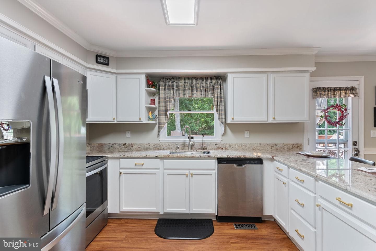 704 Alamo Lane photo 4