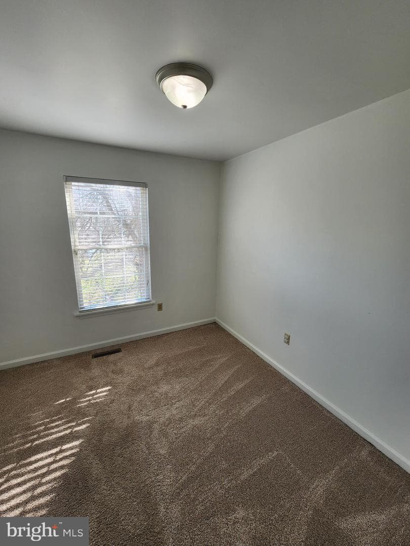 4 Russell Street photo 12