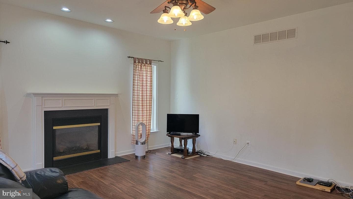 303 Beacon Point Drive photo 6