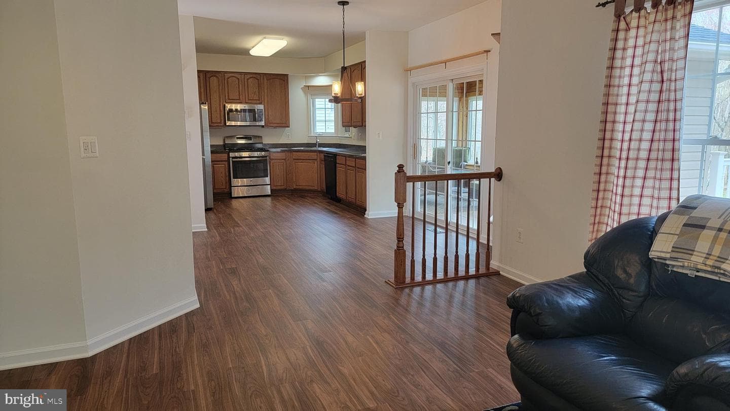 303 Beacon Point Drive photo 9