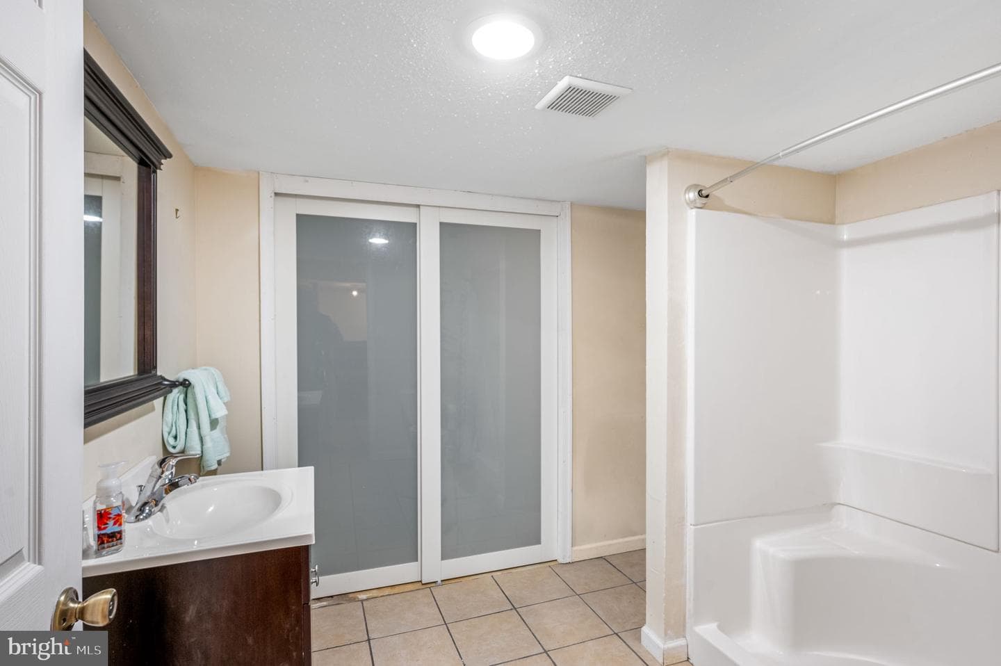 12 Radcliffe Court photo 29