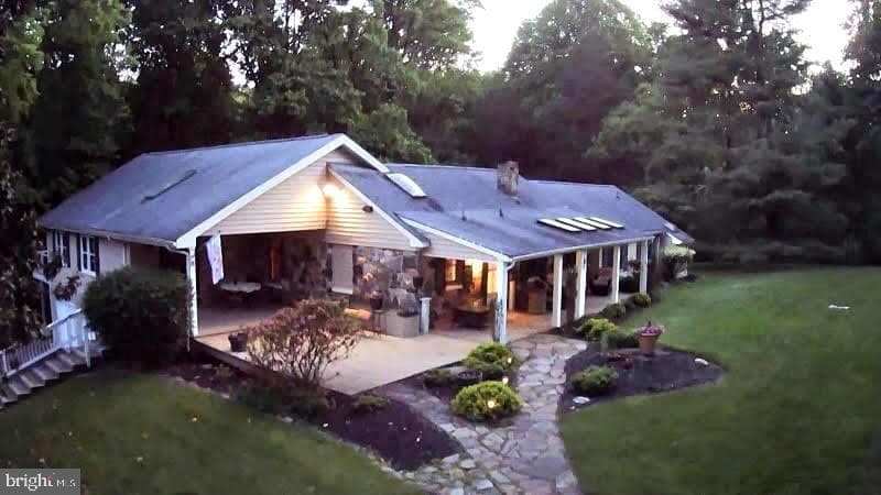 8 W Parkway photo 4