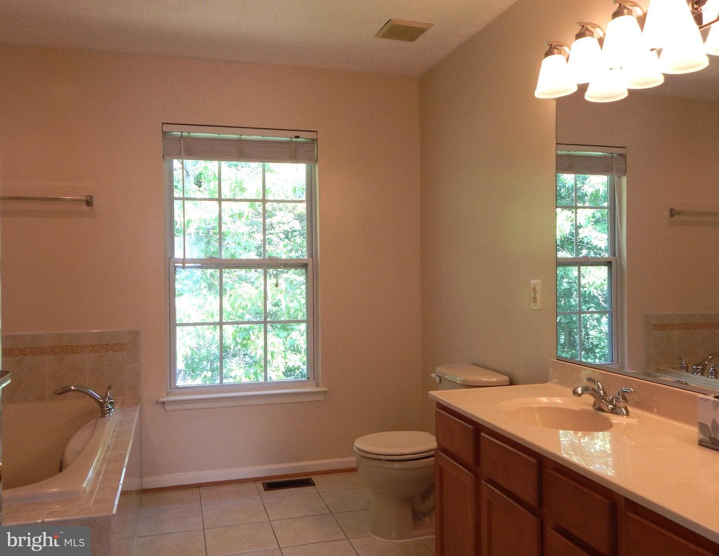 427 Patriots Way photo 31