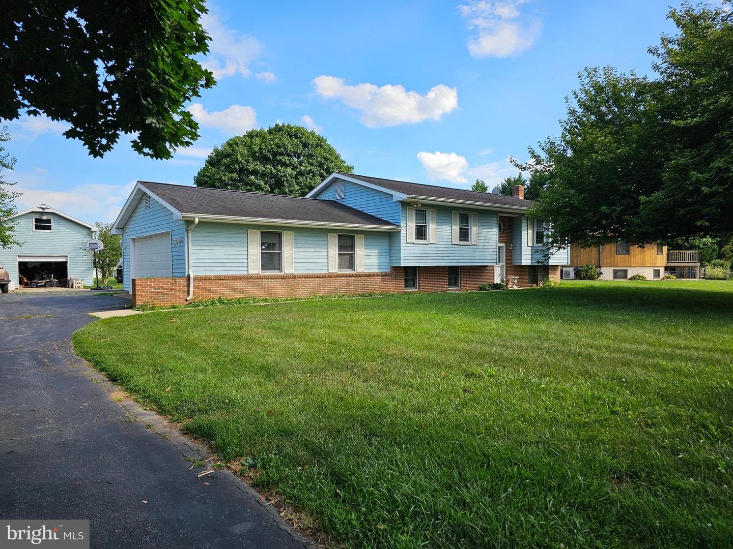 1112 Leeds Road