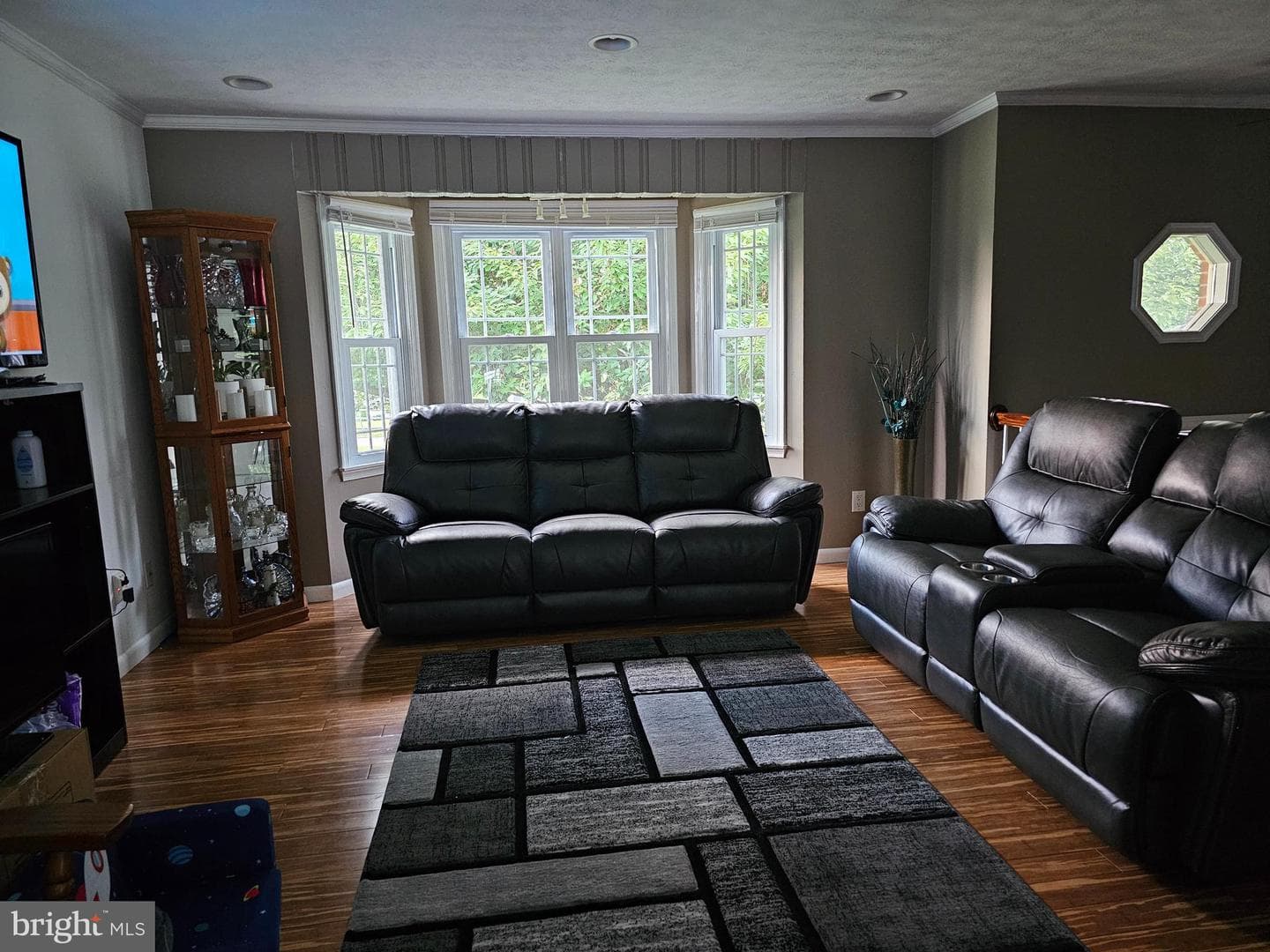 1112 Leeds Road photo 3