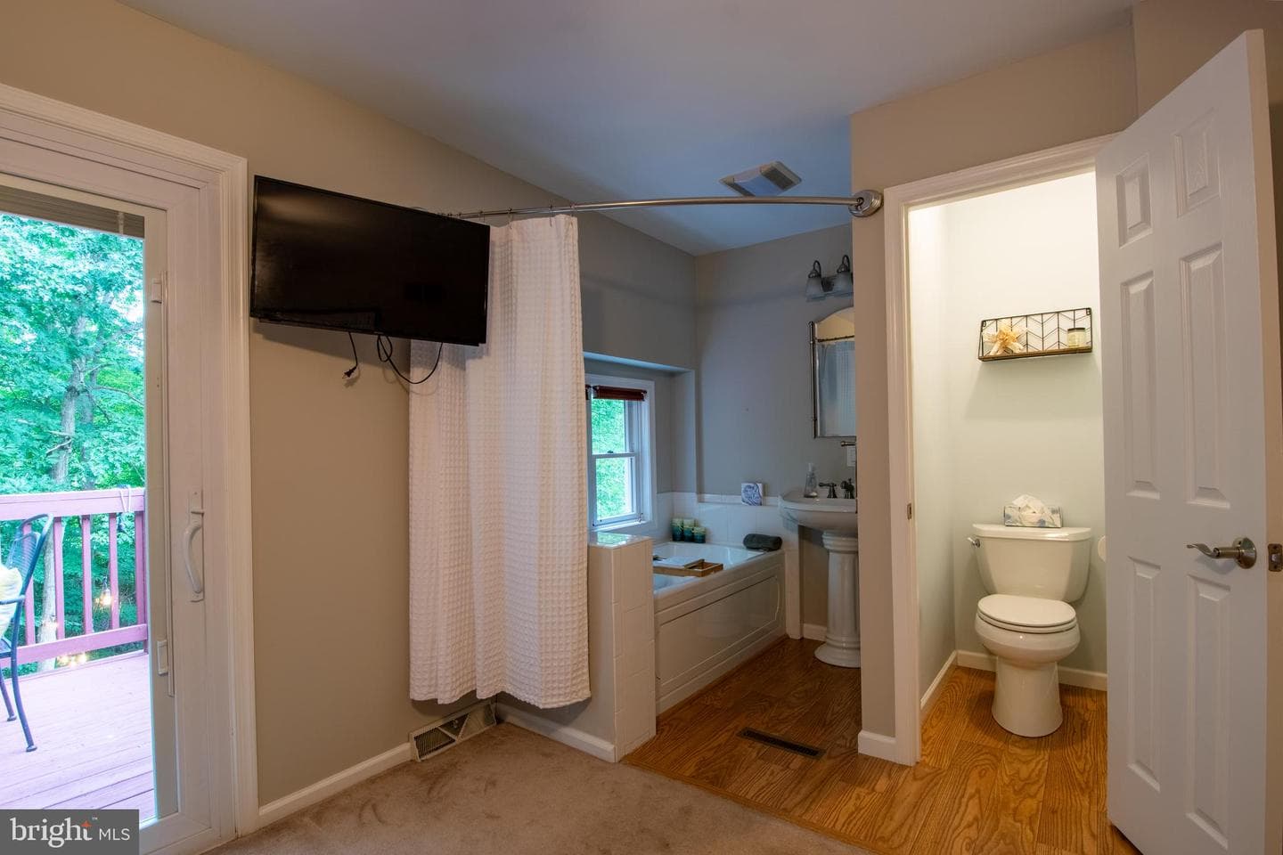 9 Colonial Circle photo 13