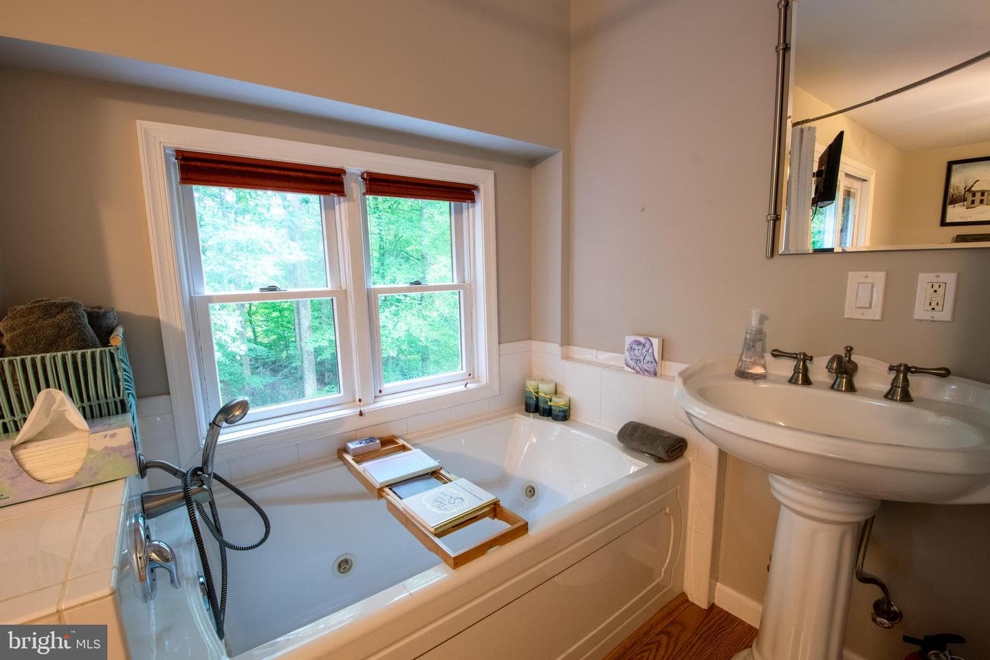 9 Colonial Circle photo 14