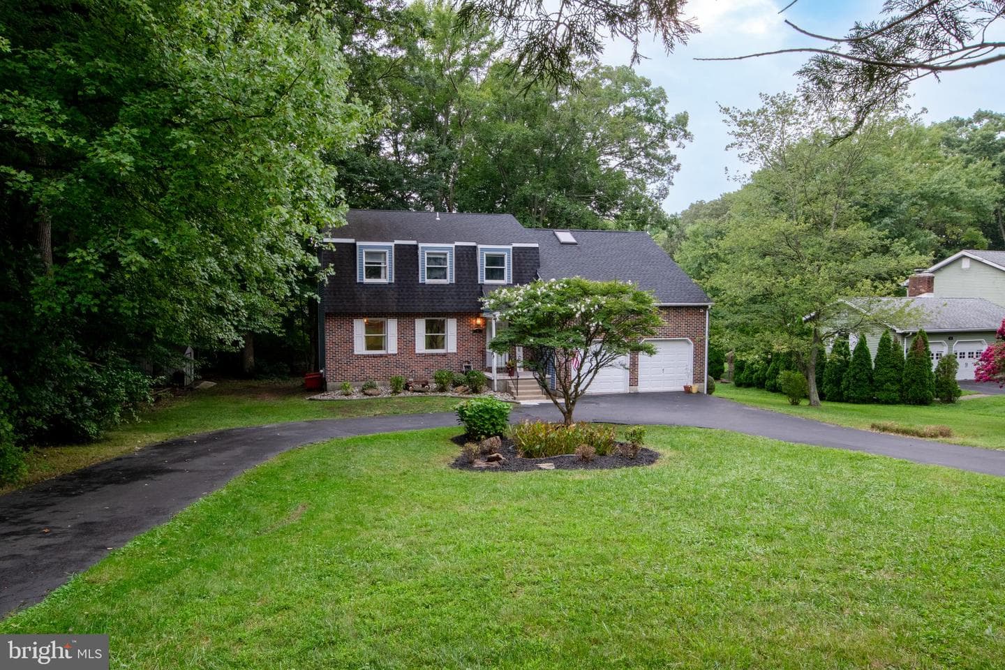 9 Colonial Circle photo 2