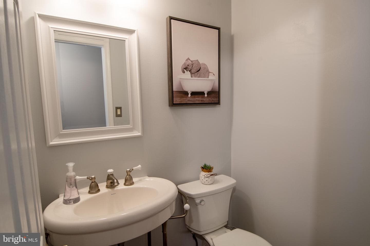 9 Colonial Circle photo 29