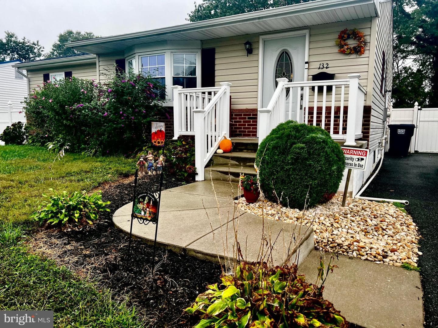 132 W Thomson Drive photo 2