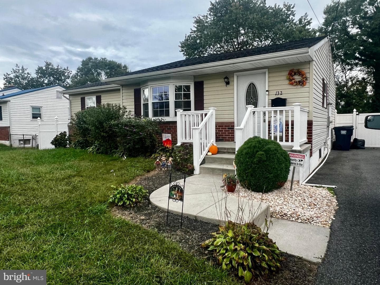 132 W Thomson Drive photo 5