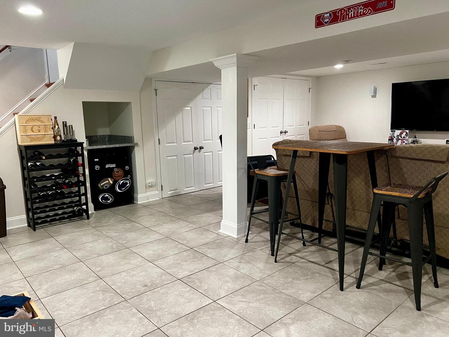 132 W Thomson Drive photo 6