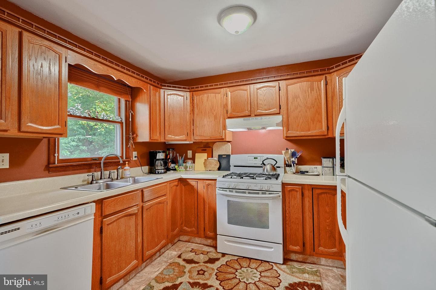 211 Bruce Court photo 14