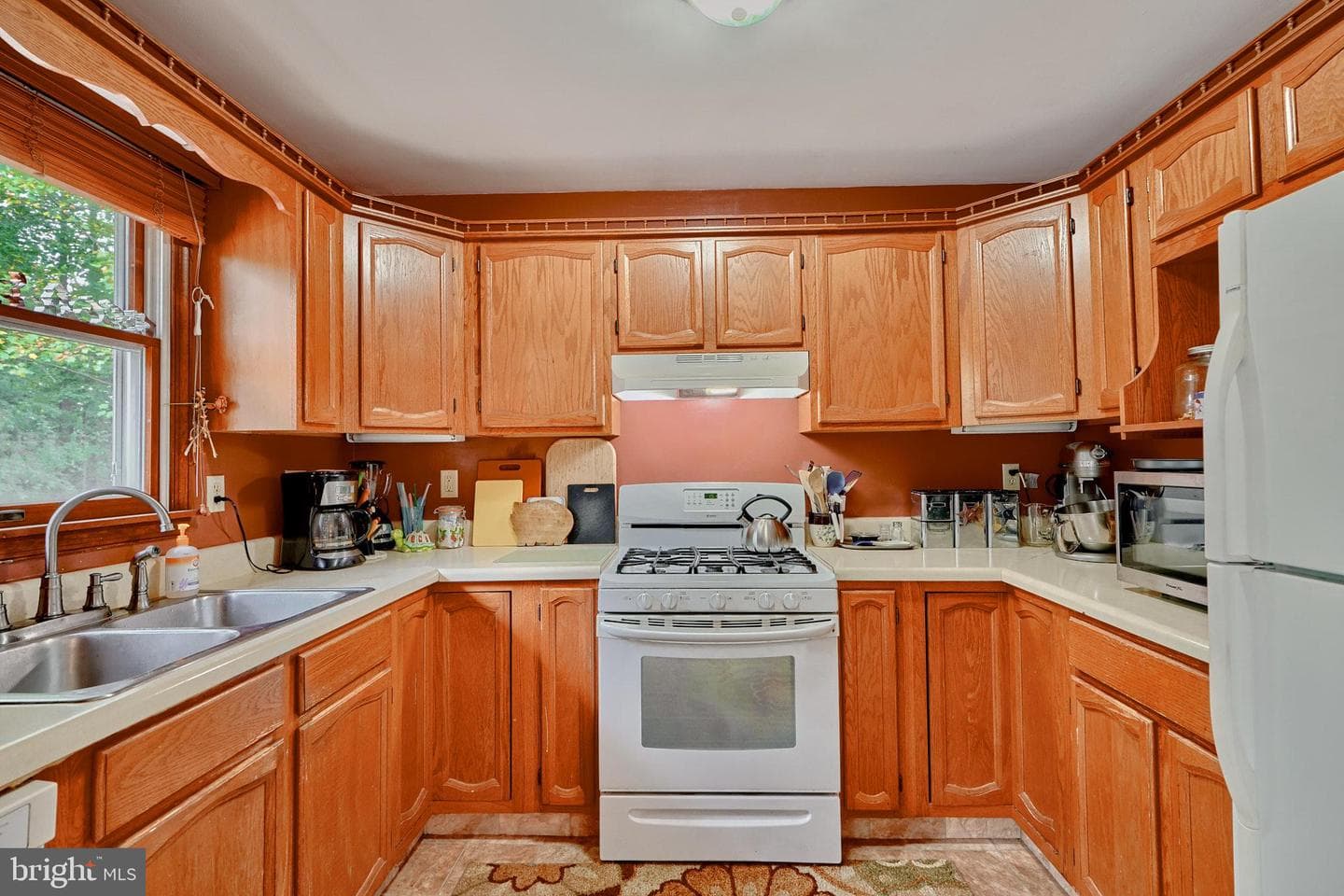 211 Bruce Court photo 16