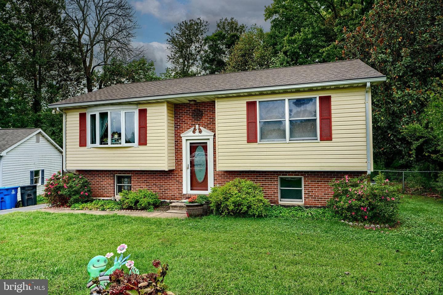 211 Bruce Court photo 2