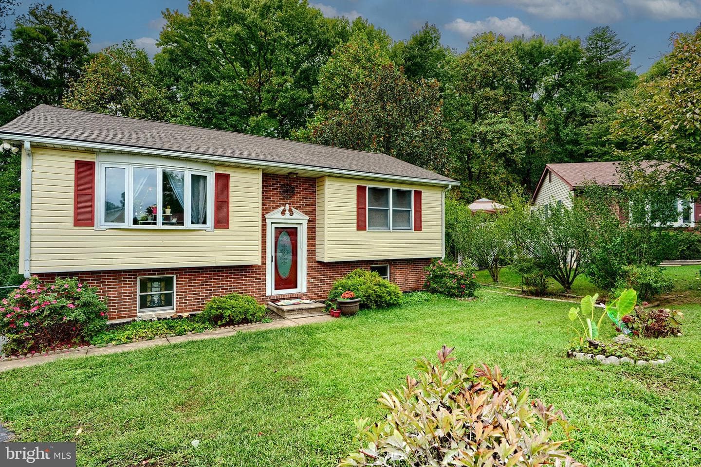 211 Bruce Court photo 3