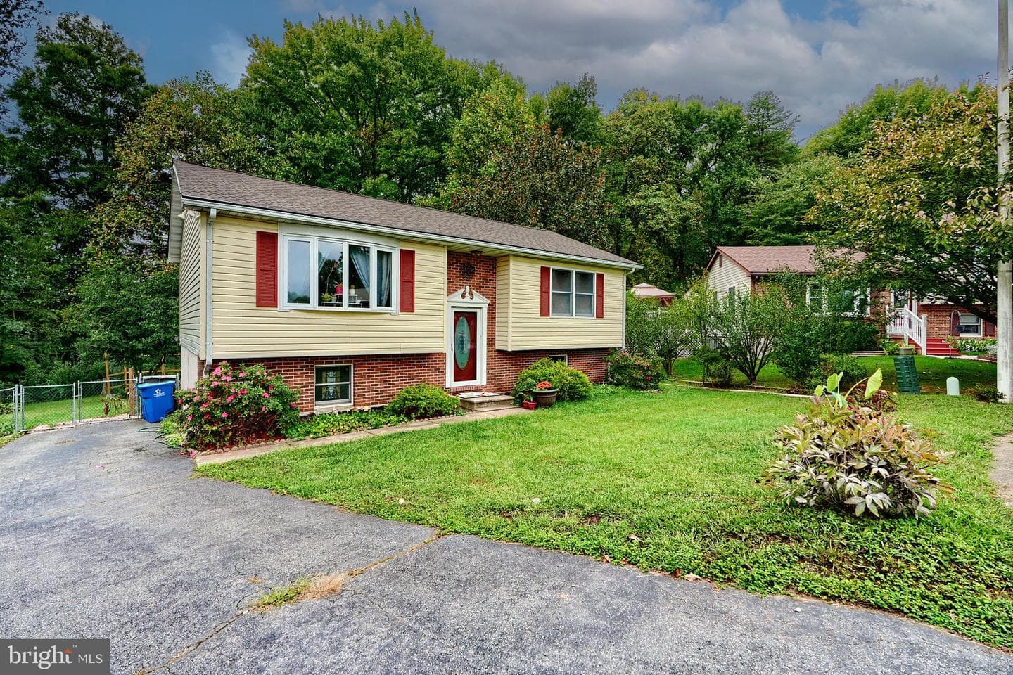 211 Bruce Court photo 4