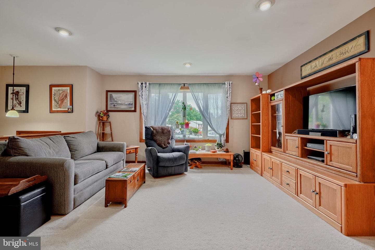 211 Bruce Court photo 8