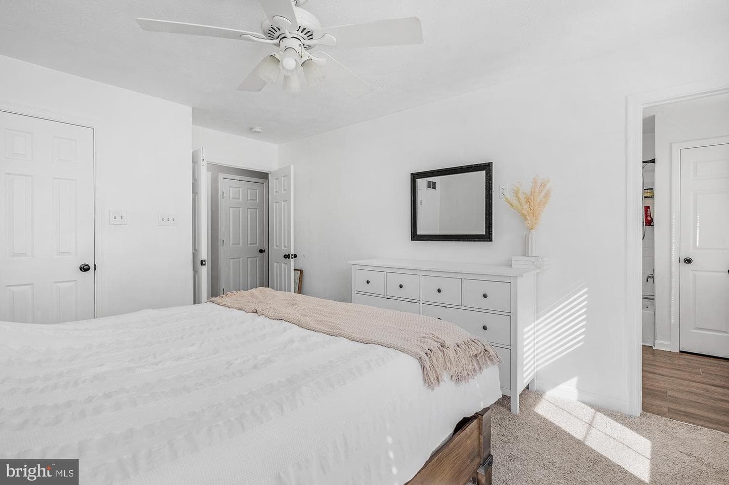 113 Continental Drive photo 15