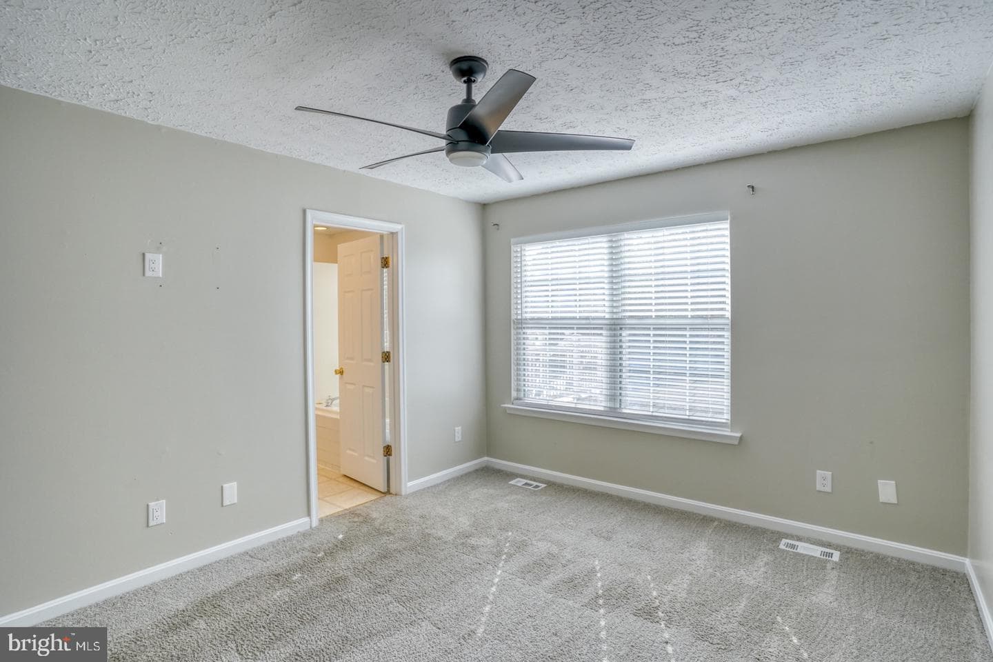 105 Continental Drive photo 11