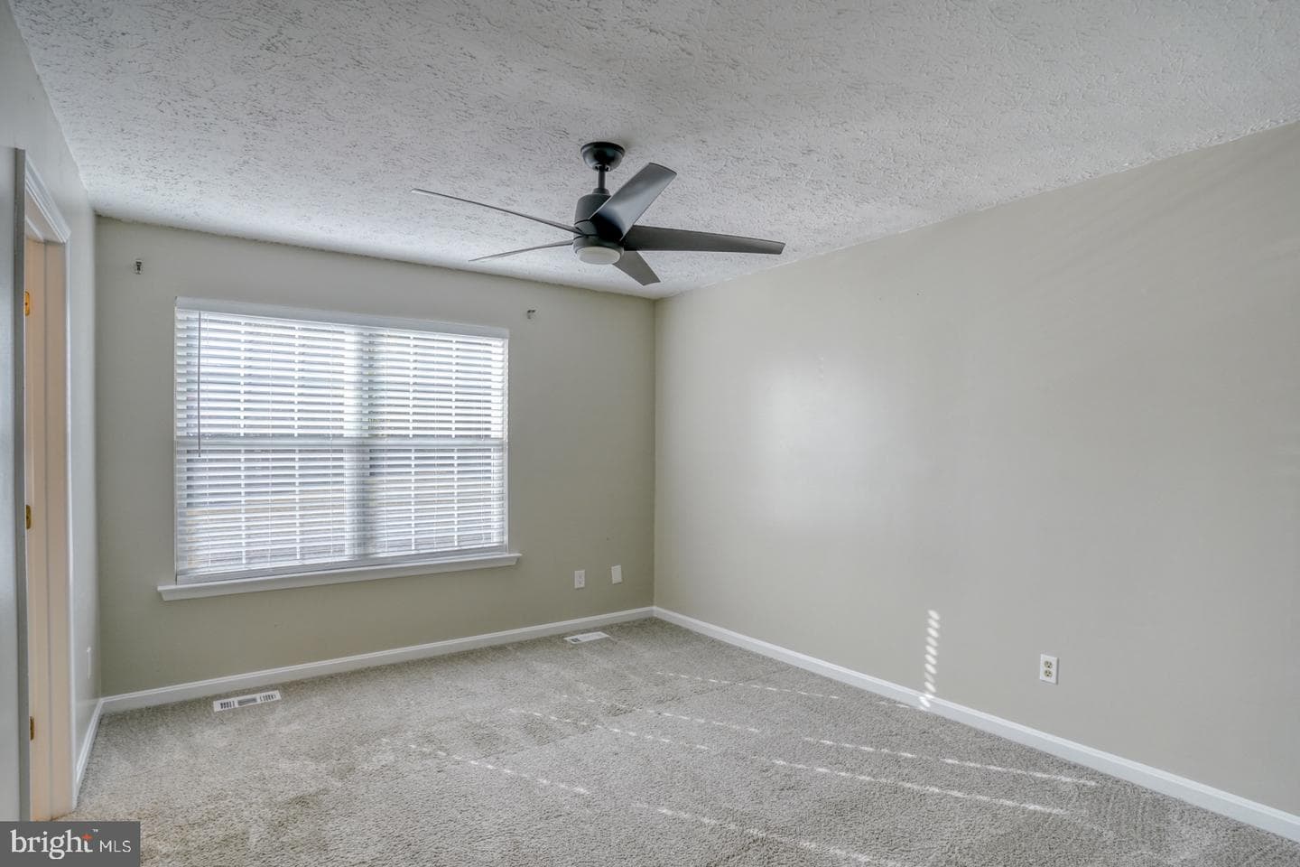 105 Continental Drive photo 12