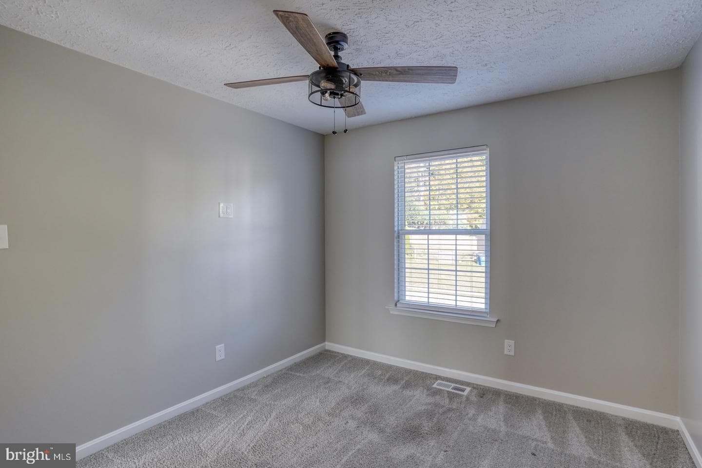 105 Continental Drive photo 14