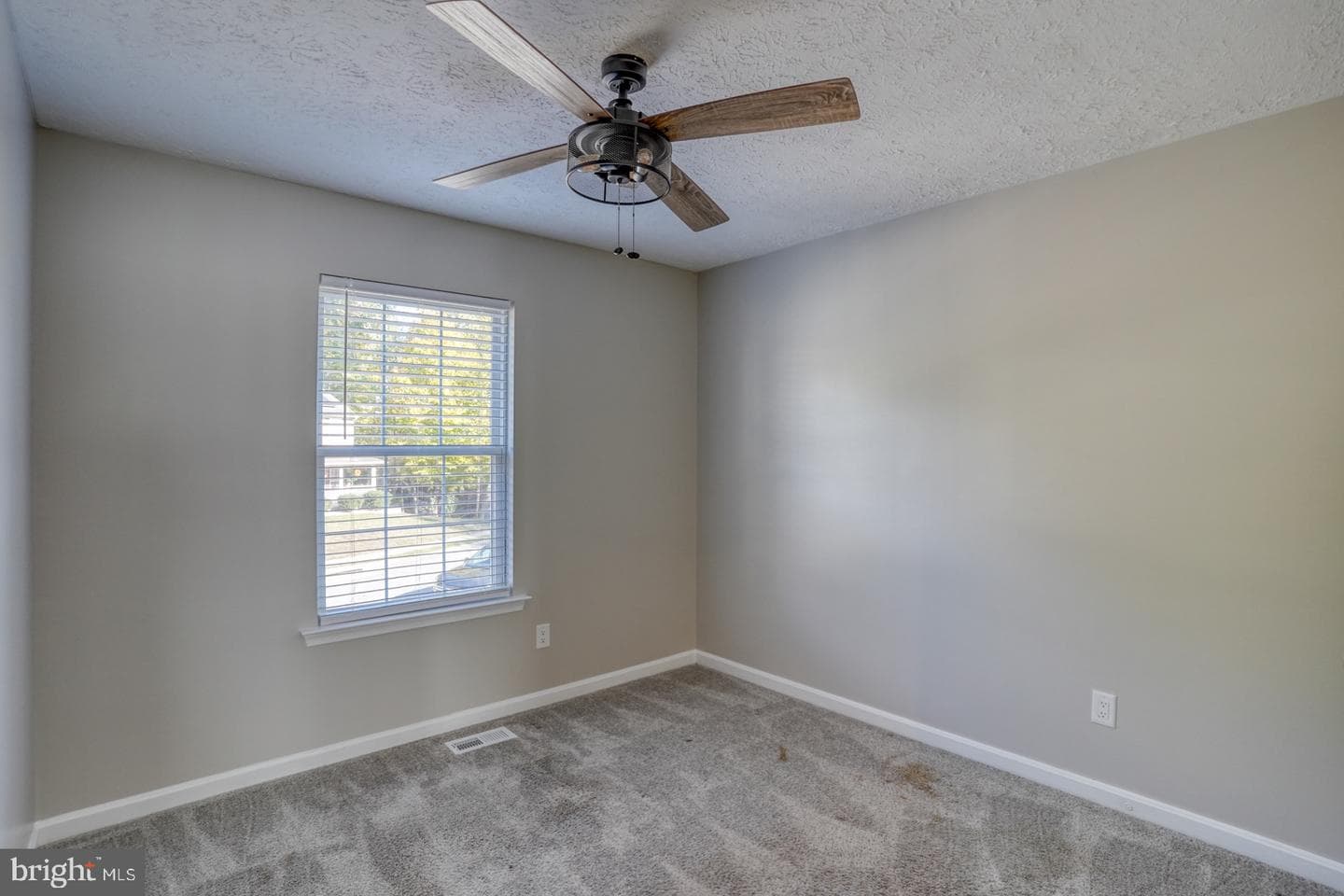 105 Continental Drive photo 15