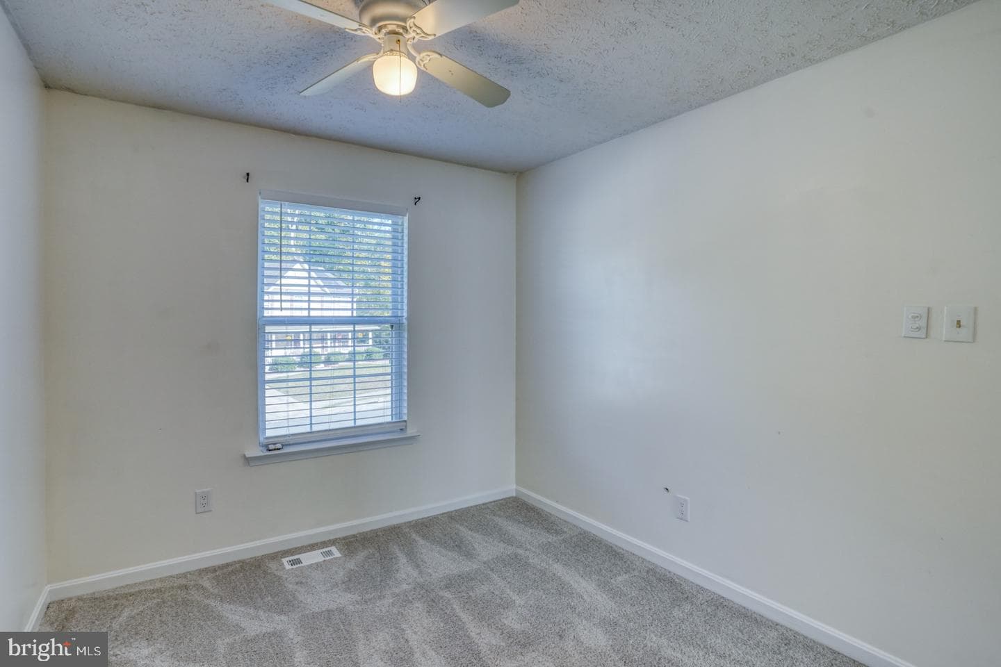105 Continental Drive photo 17
