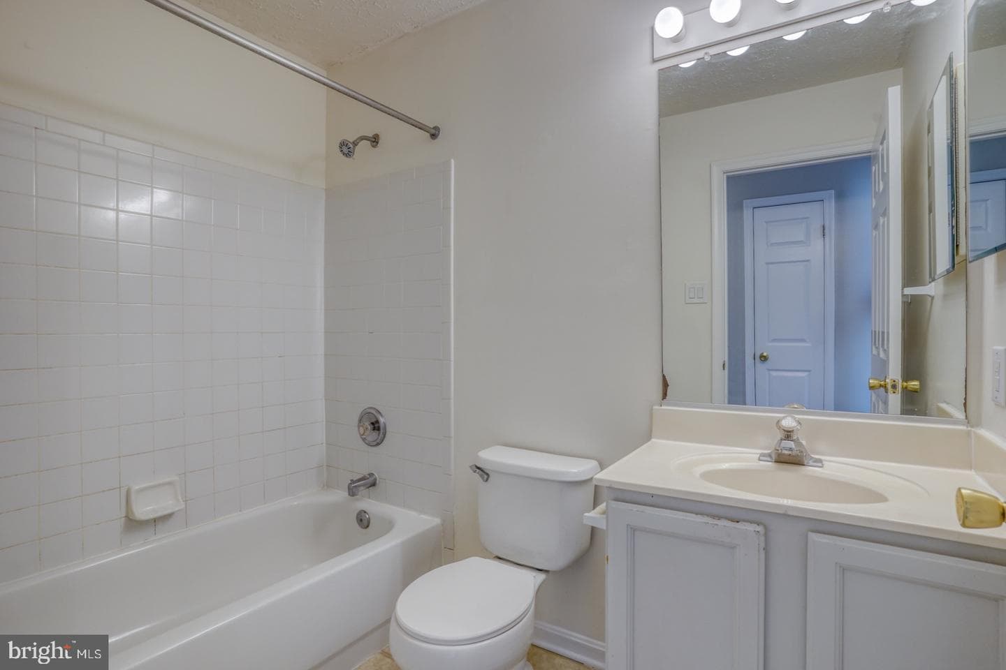 105 Continental Drive photo 18