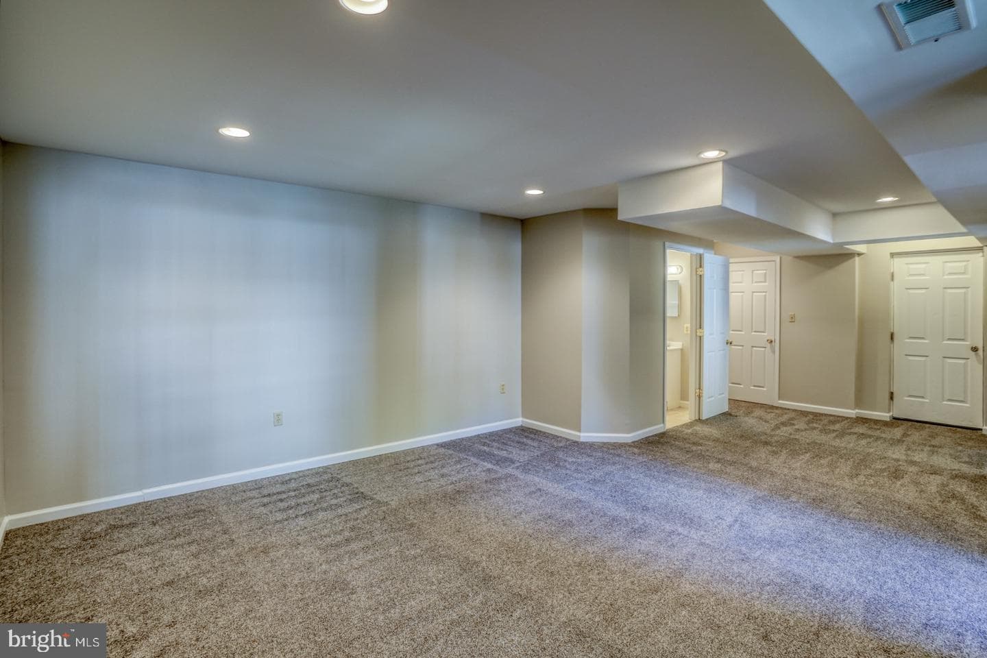 105 Continental Drive photo 22