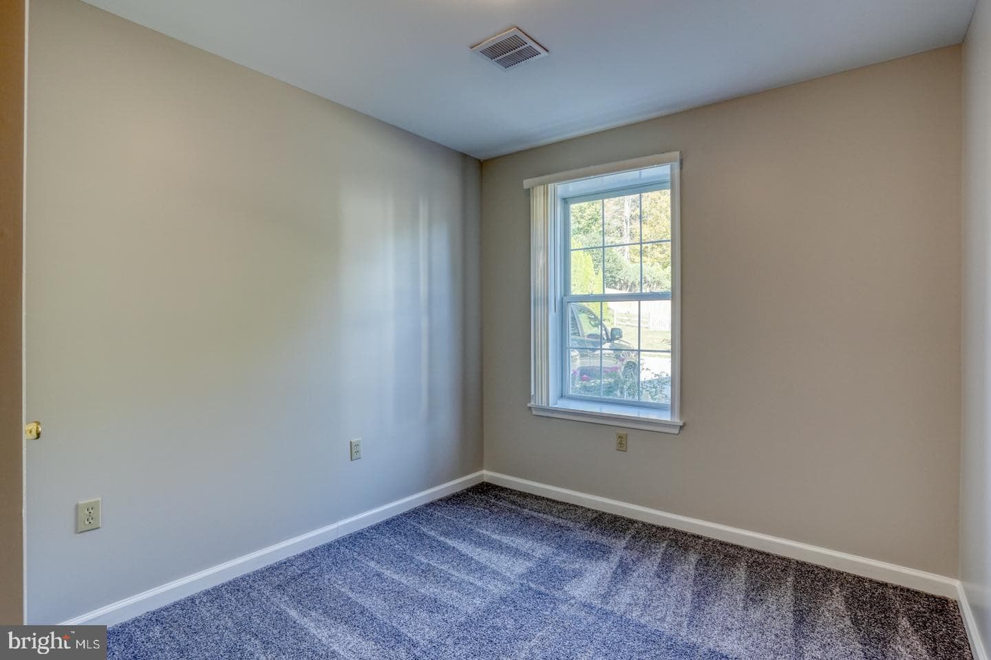 105 Continental Drive photo 25