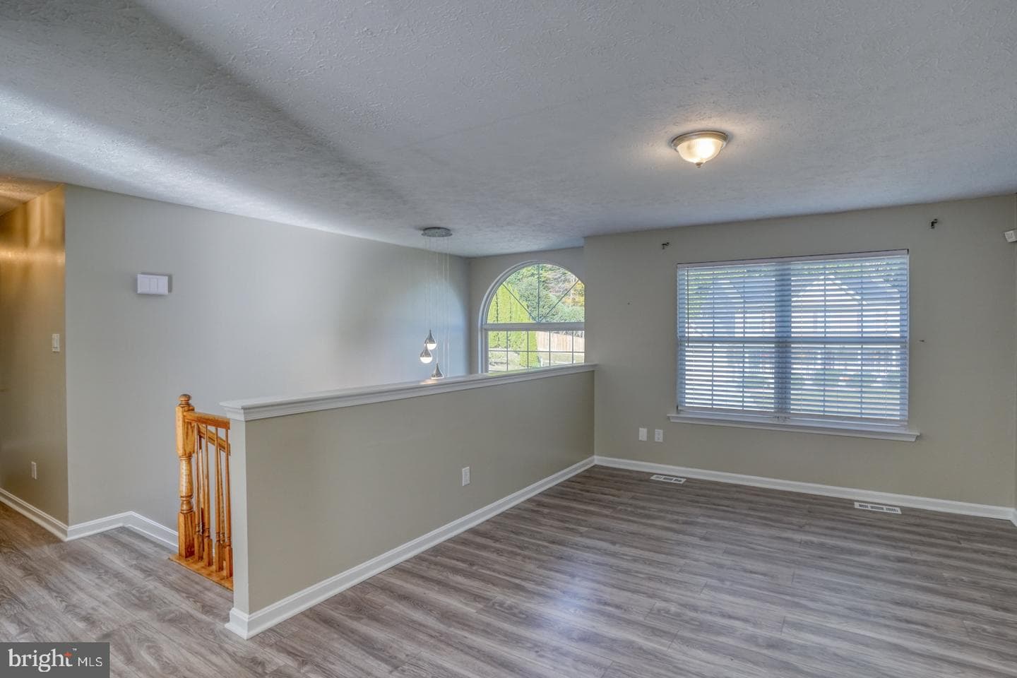 105 Continental Drive photo 3