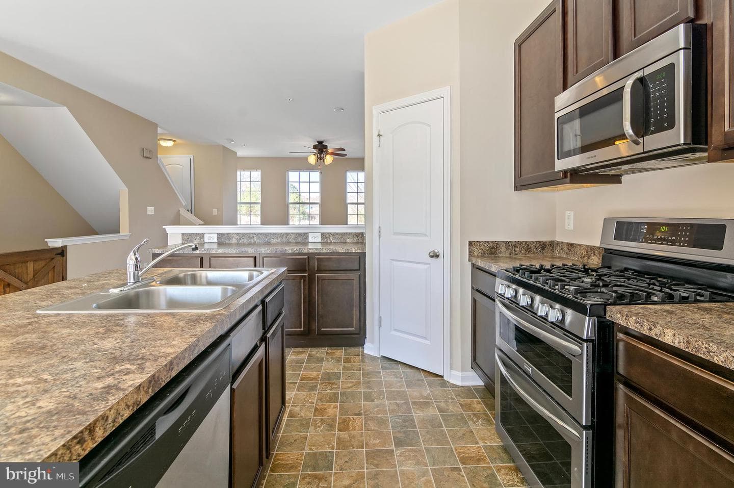 460 Claiborne Road photo 8
