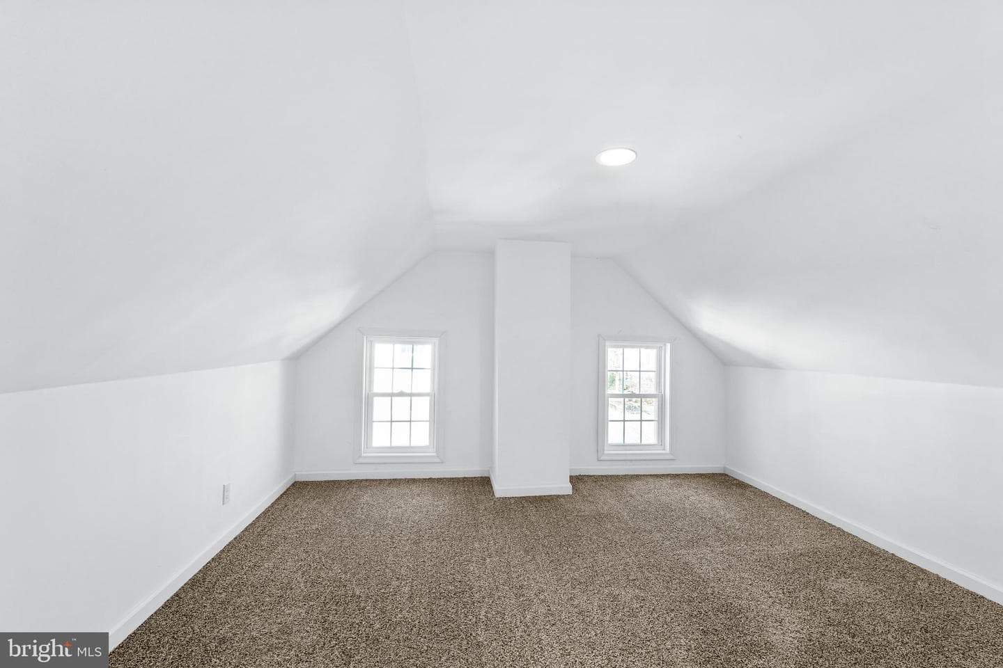 132 S Queen Street photo 22