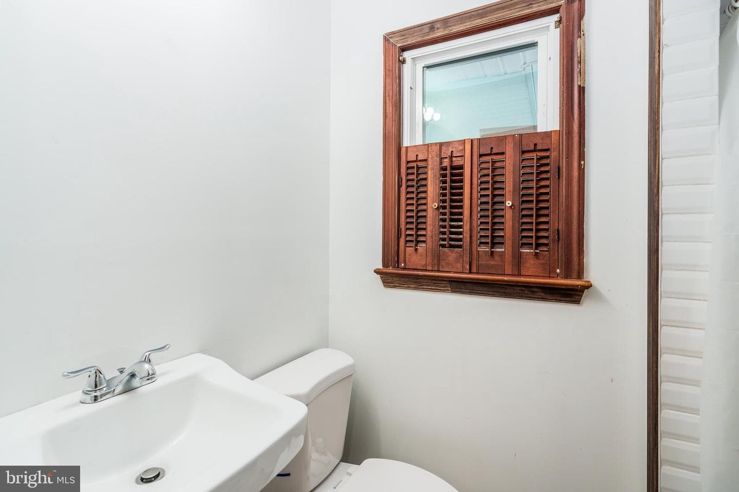 12 W Parkway photo 11