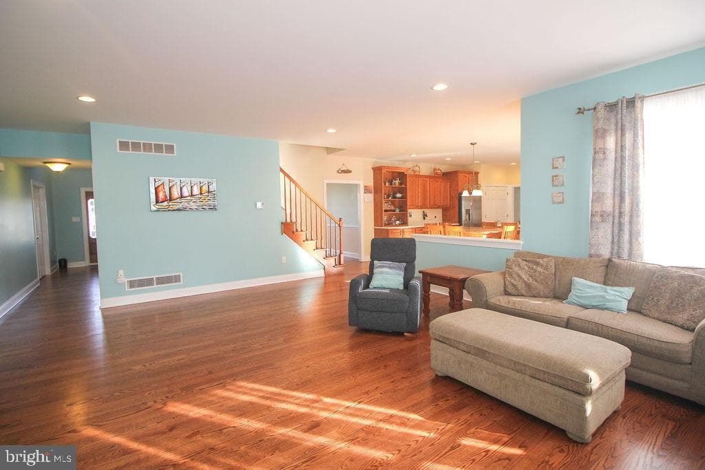 124 Maryland Drive photo 18