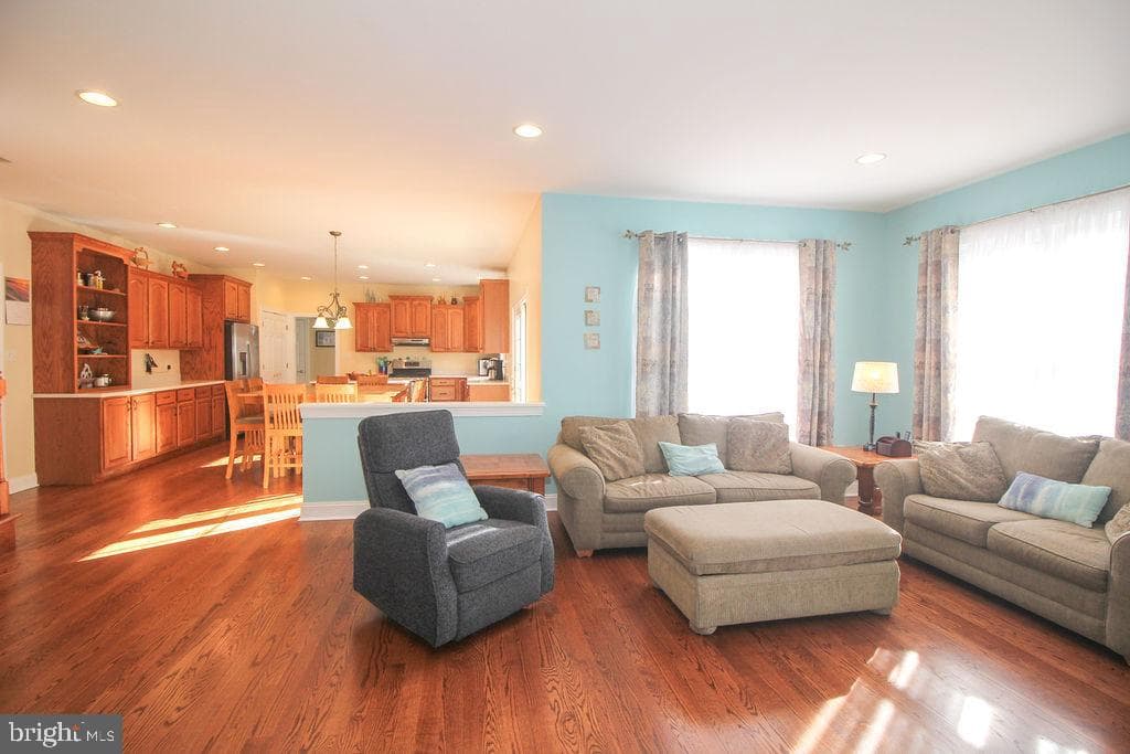 124 Maryland Drive photo 19