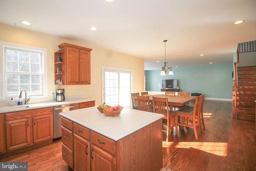 124 Maryland Drive photo 23