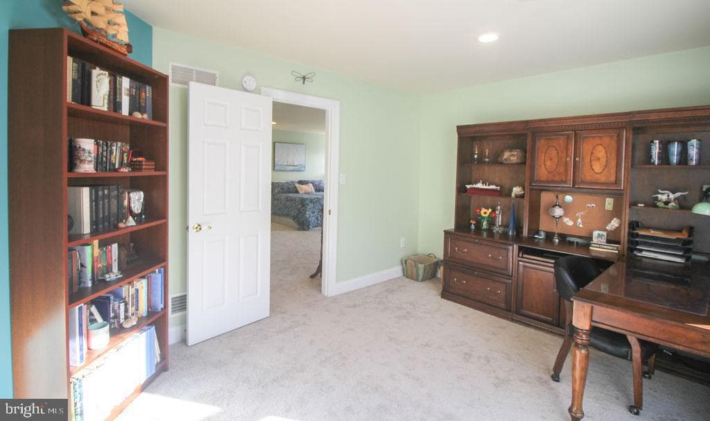 124 Maryland Drive photo 54