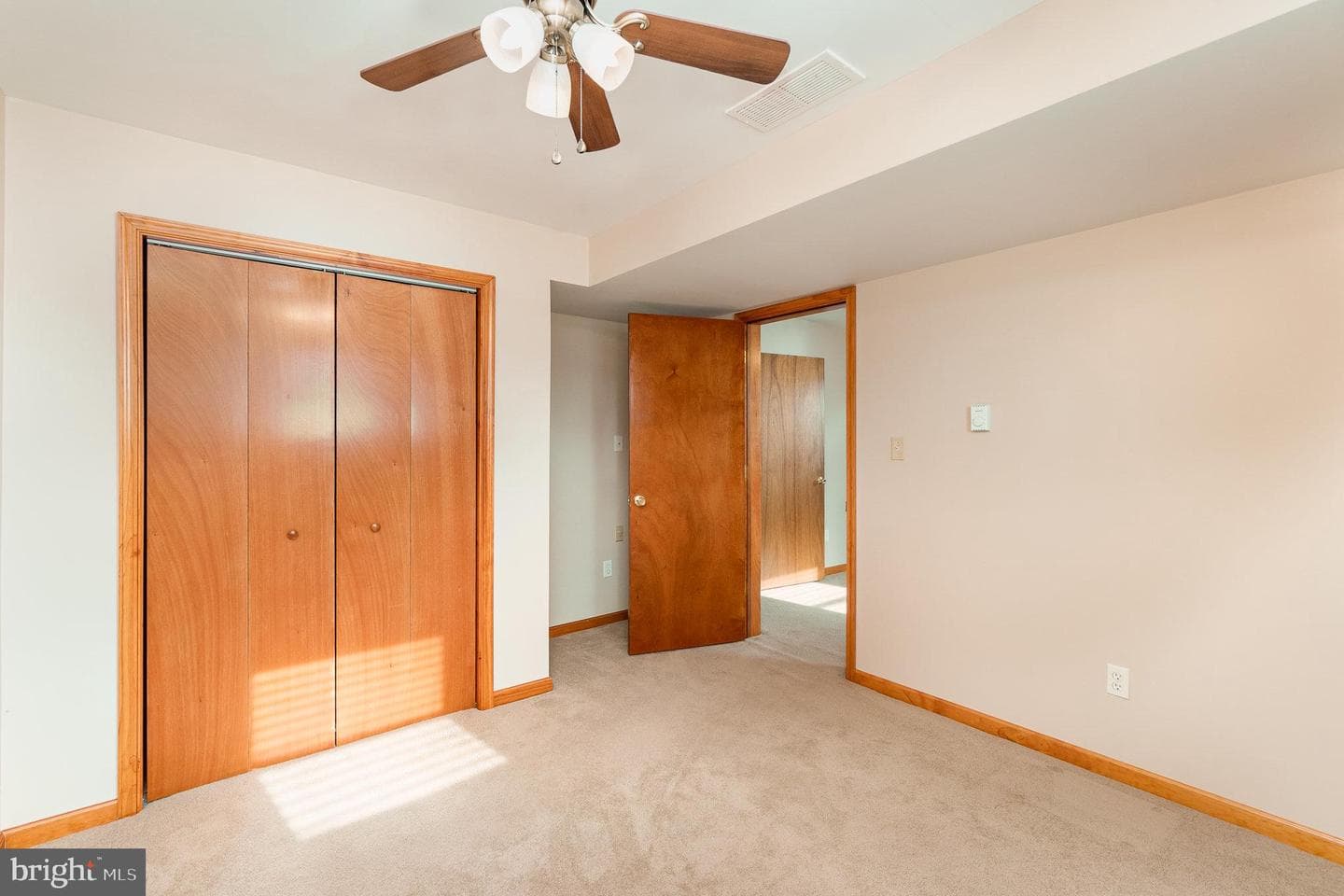 53 Lincoln Avenue photo 18