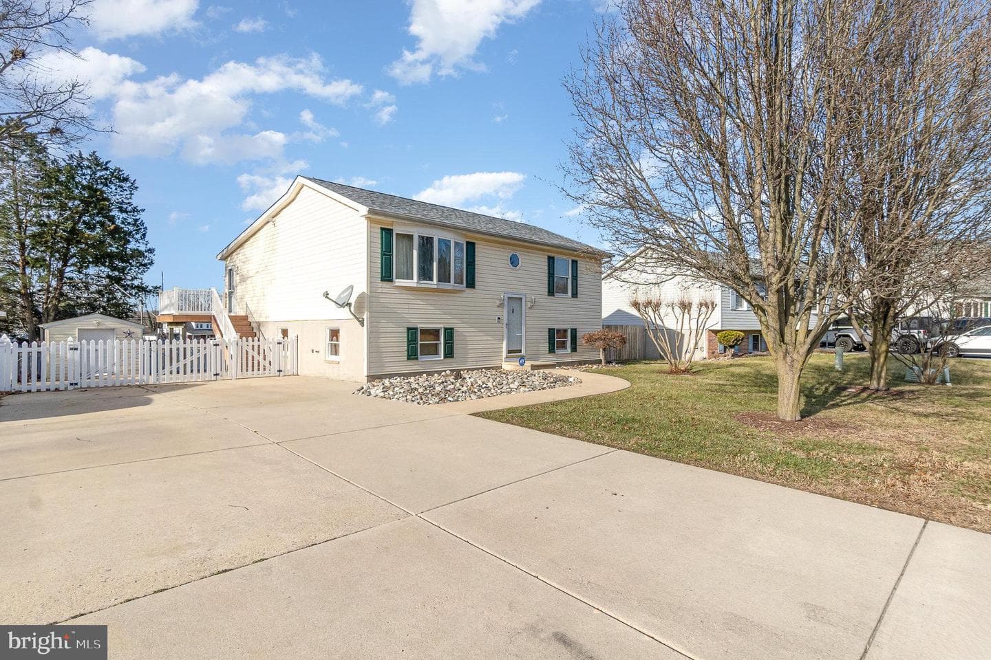 53 Lincoln Avenue photo 2