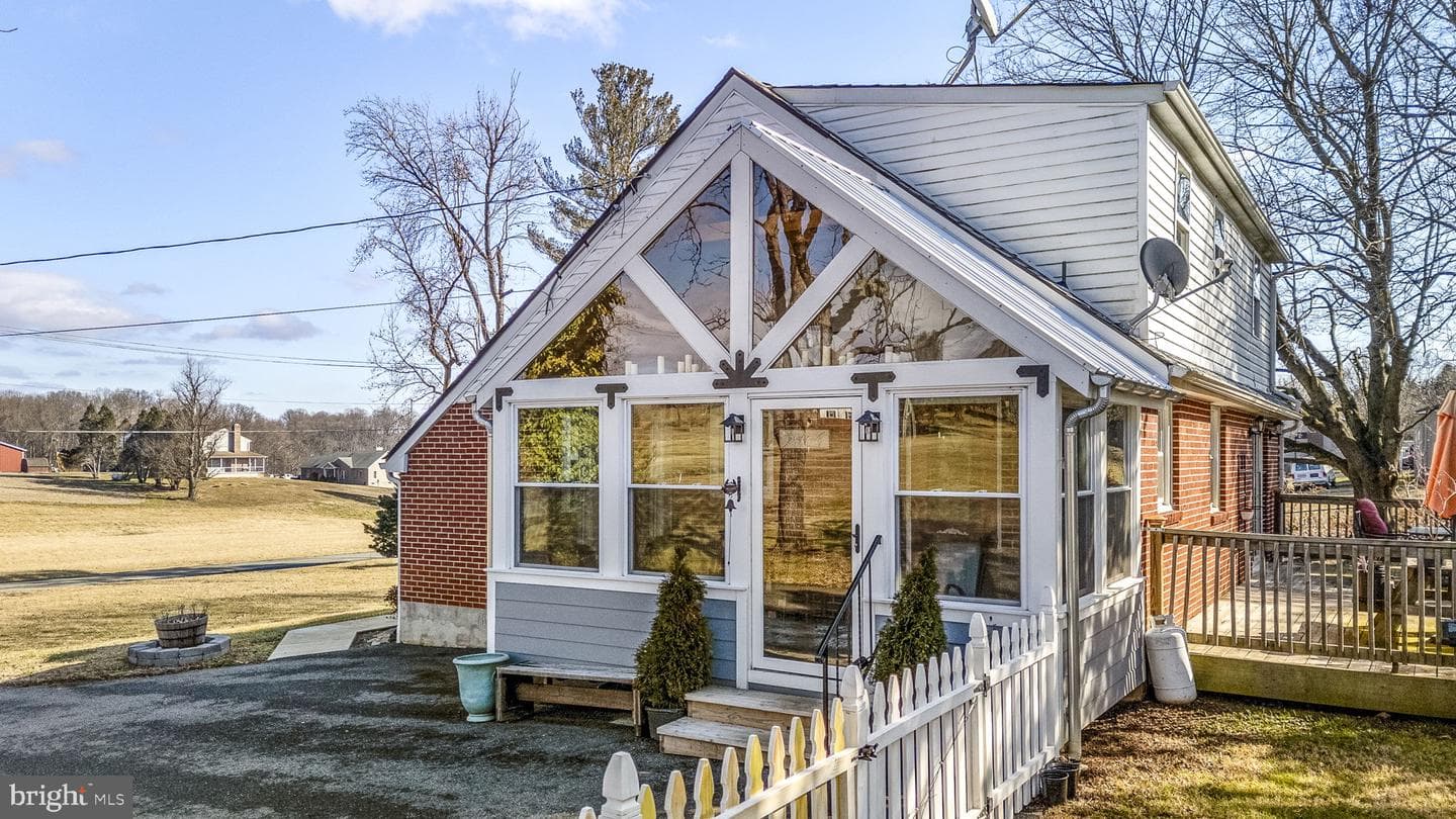 2665 Red Toad Road photo 4