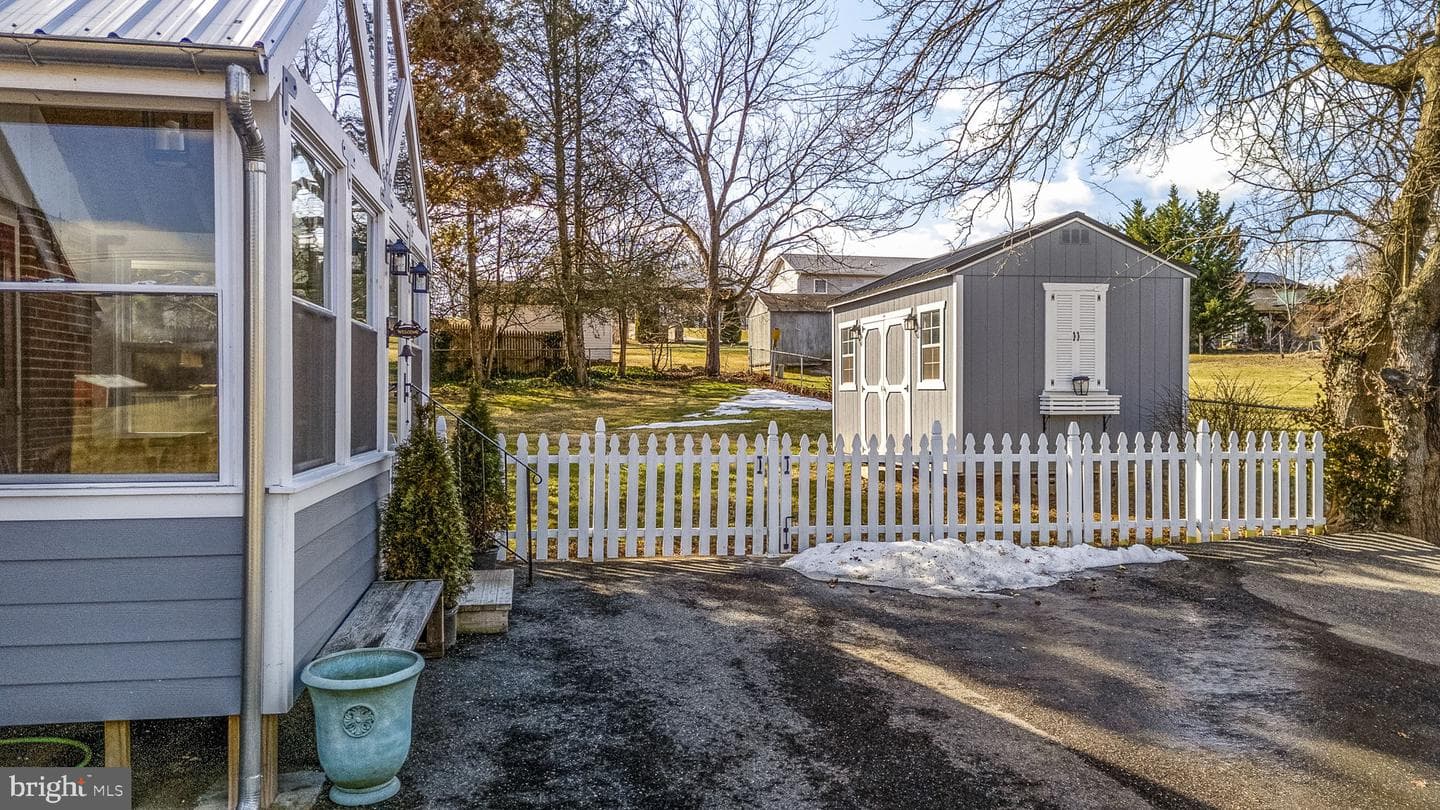 2665 Red Toad Road photo 5