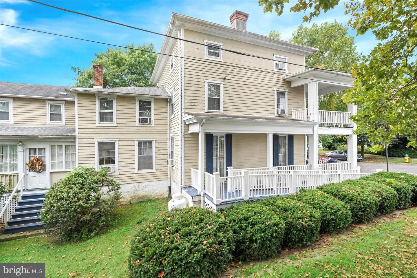 300 Bohemia Avenue photo 10