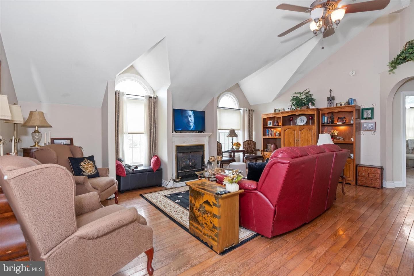 300 Bohemia Avenue photo 100