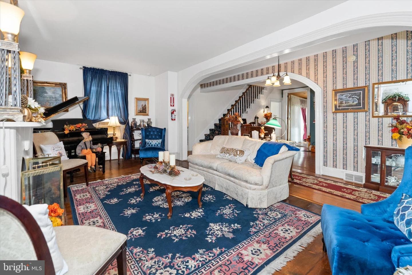 300 Bohemia Avenue photo 25