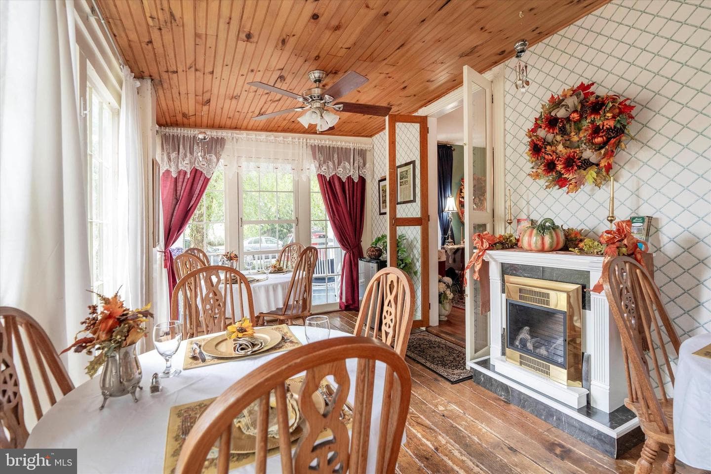 300 Bohemia Avenue photo 35